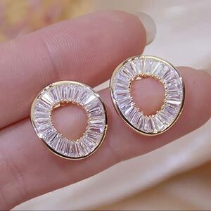 Gold Round Diamond Stud Earrings
